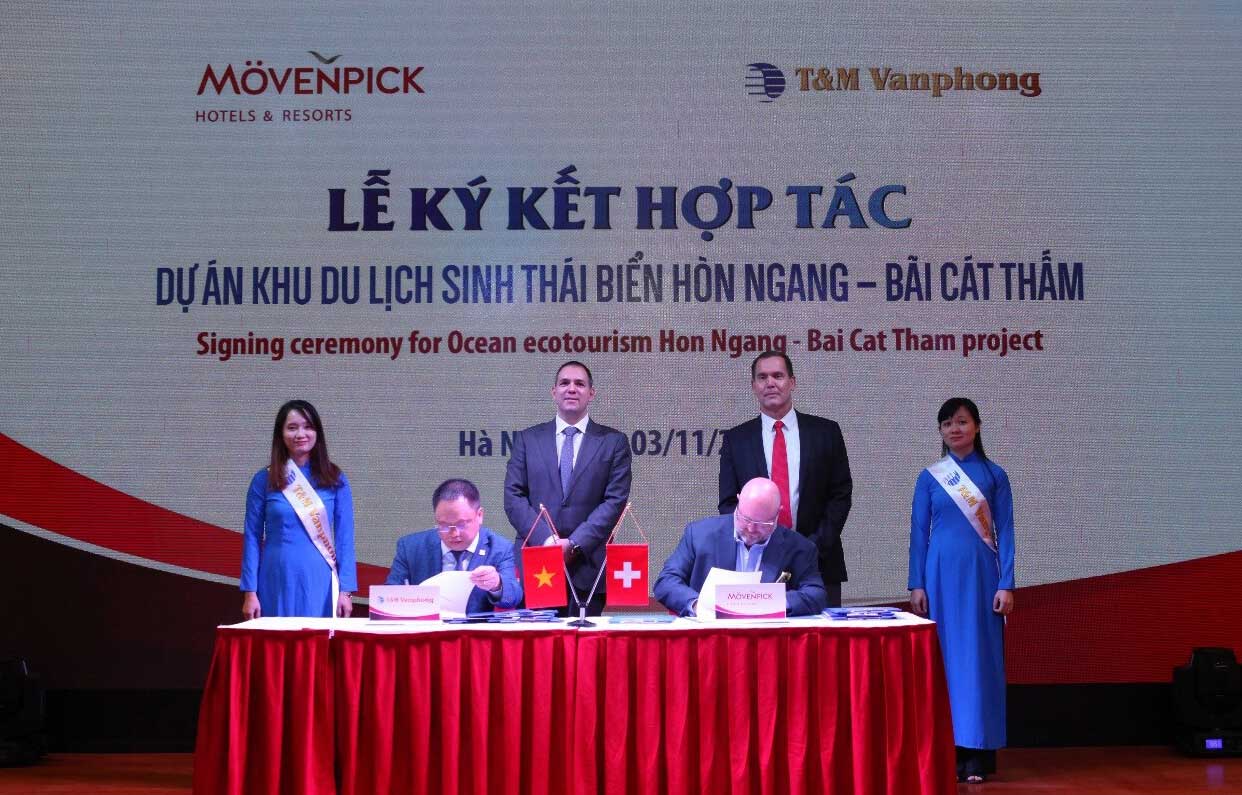 Đại diện Movenpick Hotels & Resorts và Công ty CP Đầu tư và Du lịch T&M Vân Phong tiến hành ký kết