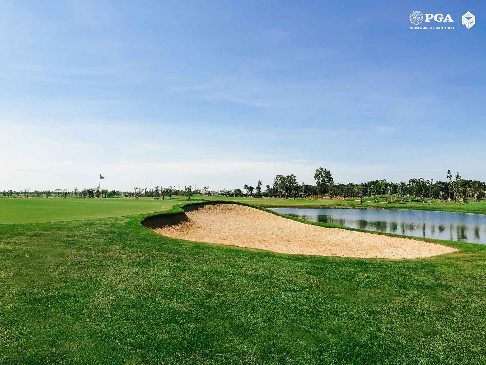 Để đảm bảo cho hệ thống sân golf luôn trong trạng thái ổn định, chủ đầu tư đã dành hàng chục ha đất để trồng cỏ phục vụ cho sân golf.